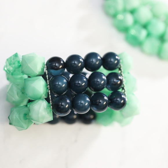 Beaded necklace and bracelet - Picture 9 of 11